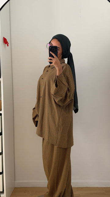 Ensemble à carreaux